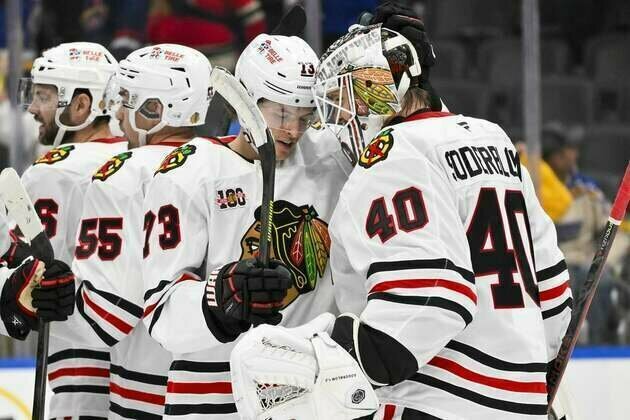 Canucks, Blackhawks coming off impressive road wins