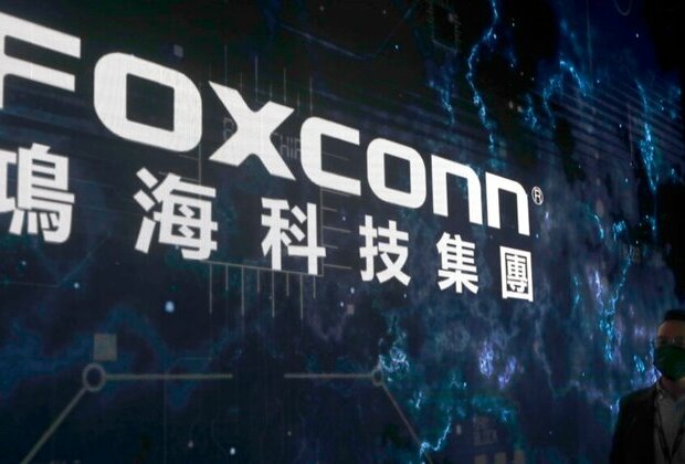 Taiwan to Fine Foxconn for Unauthorized China Investment