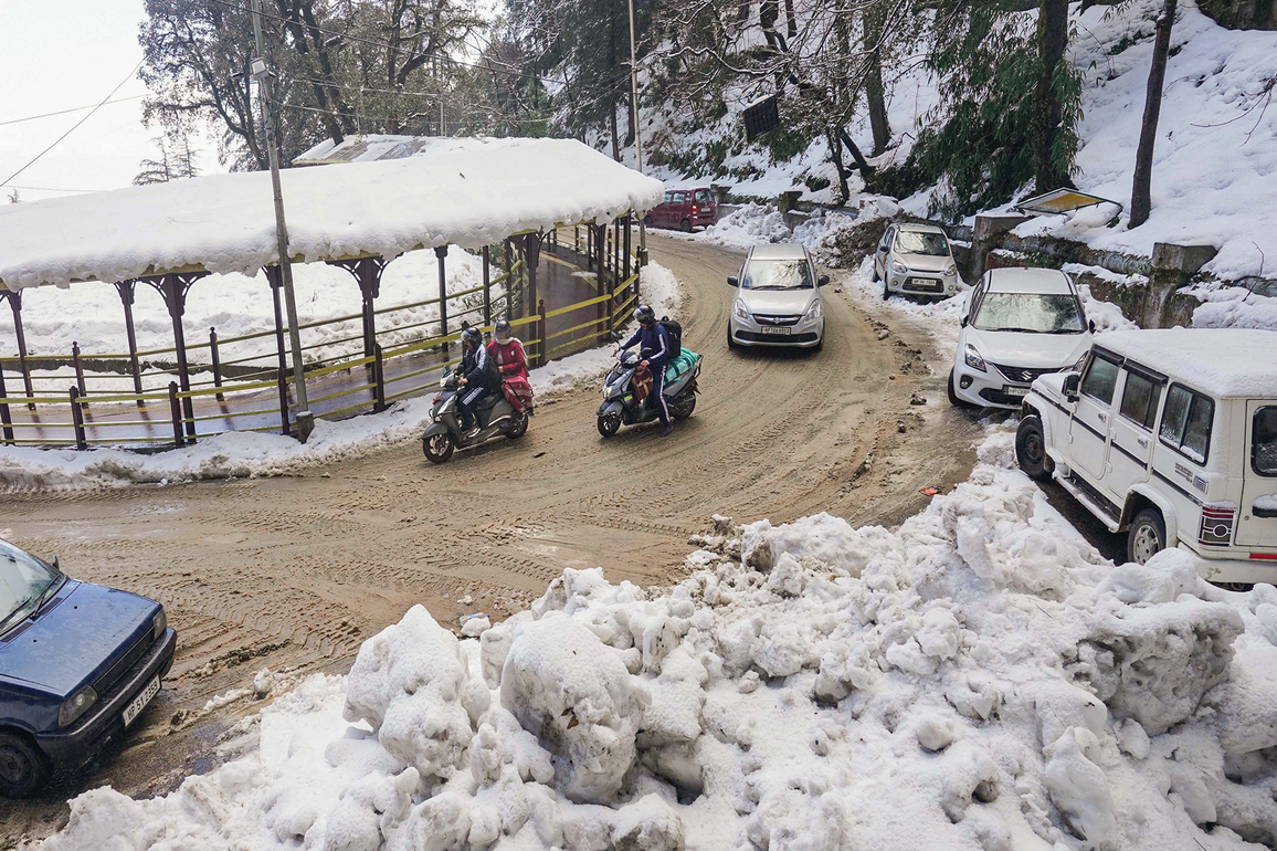 Dry weather persists in Himachal Pradesh; dense fog hits pockets