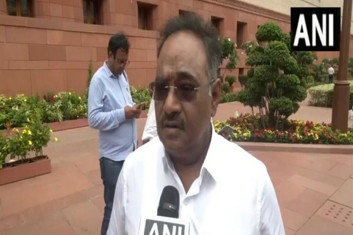 "He is doing politics over non-issues": BJP MP Samik Bhattacharya slams Rahul Gandhi