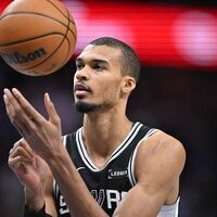 Spurs pursue back-to-back wins over swooning Mavericks