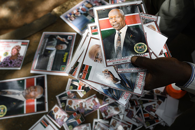   man sells badges bearing the photo of late former enyas resident aniel rap oi outside arliament uildings where it would ieintate for public viewing in airobi on ebruary 8 2020