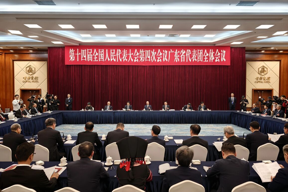 (TWO SESSIONS) CHINA-BEIJING-NPC-GUANGDONG DELEGATION-GROUP MEETING (CN)