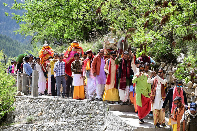 Uttarkashi: Goddess Ganga's palanquin leaves her winter abode for Gangotri