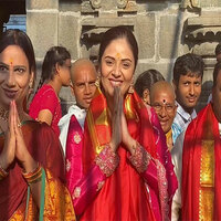 South actress Sreemukhi visits, offers prayers at Sri Venkateswara Temple