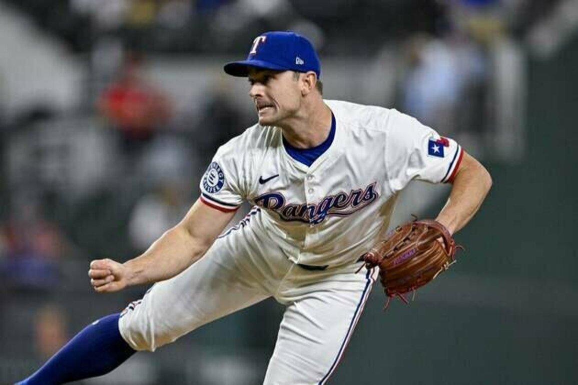 Phillies call up veteran reliever David Robertson for playoff push