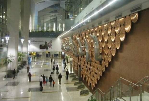 Amid festive rush, social distancing norms go for a toss at Delhi airport