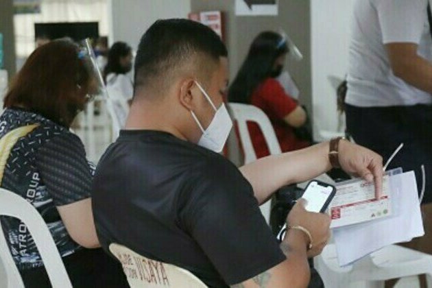 Solon proposes close guidance for LGU vax registration system