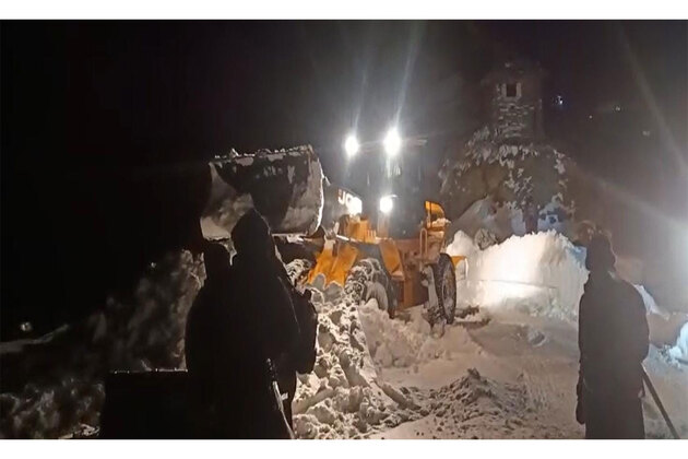 Border Roads Task Force carries out a high-altitude rescue and road restoration operation at Chatergala Pass, JK