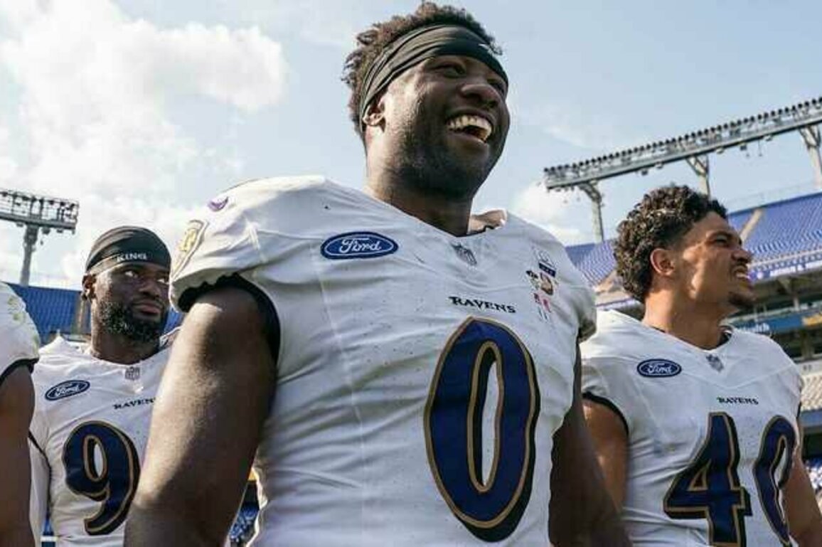Roquan Smith Sets the Example by Learning to Swim