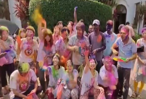 Odisha: Japanese tourists celebrate Holi with zeal and enthusiasm