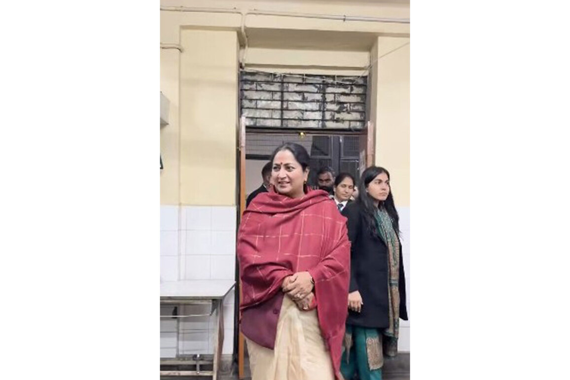 Delhi CM Rekha Gupta conducts surprise inspection at permanent night shelter in Kashmiri Gate