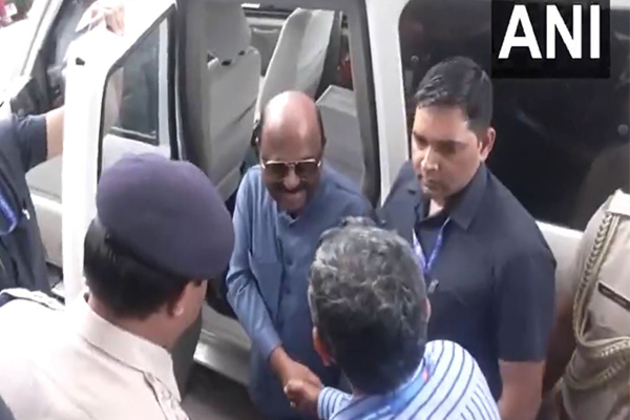 WB Governor leaves Circuit House to visit relief camp at Par Lalpur in Malda