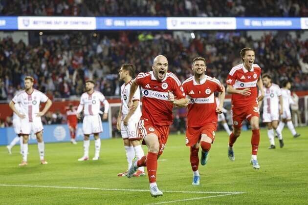 Andrew Gutman's go-ahead goal lifts Chicago Fire over Toronto FC