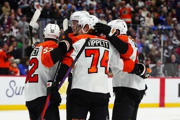 Owen Tippett hat trick leads Flyers in blowout of Avs