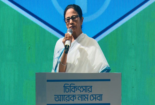 West Bengal Govt hikes salaries of doctors; CM Mamata Banerjee urges male doctors to protect their sisters