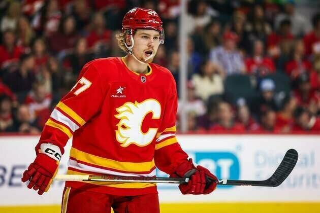 Flames extend F Connor Zary with 3-year deal
