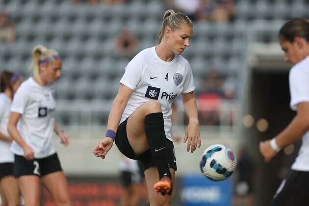 Summit sign former Liverpool D Gemma Bonner