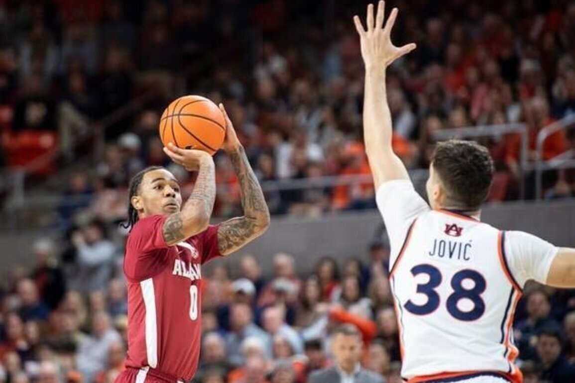 No. 16 Alabama stands in way of Auburn's late NCAA push