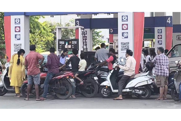 "If govt had planned properly, we wouldn't have faced this situation": Pump employee amid Andhra fuel shortage