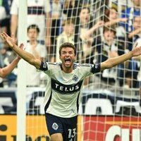 Thomas Muller's late penalty kick lifts Whitecaps over St. Louis