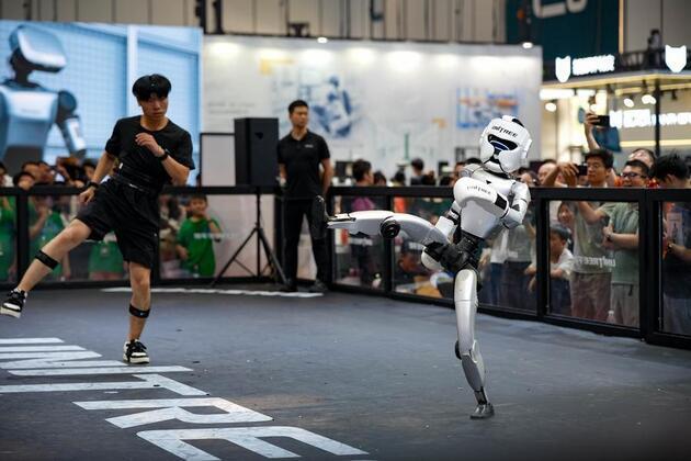 Chinese robotics fair draws crowds as industry brews innovation