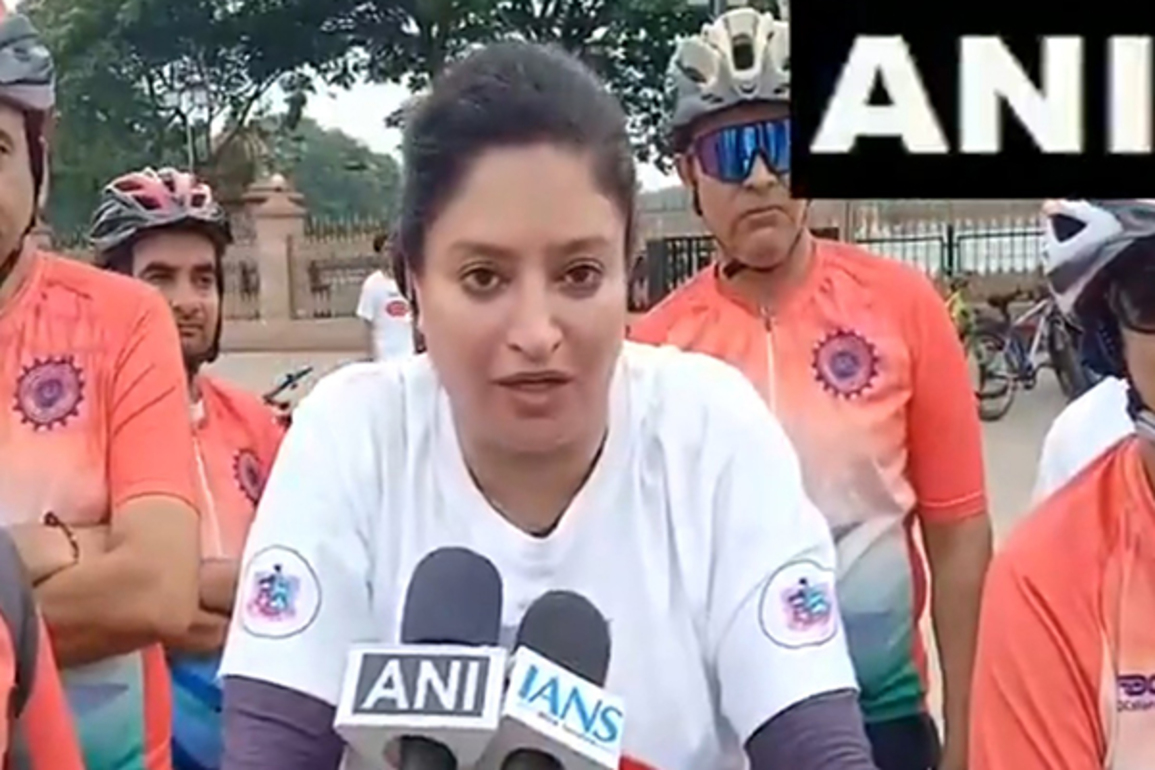 BJP MP Poonamben Maadam leads cycle rally in Jamnagar on Special National Sports Day edition of Fit India Sundays on Cycle