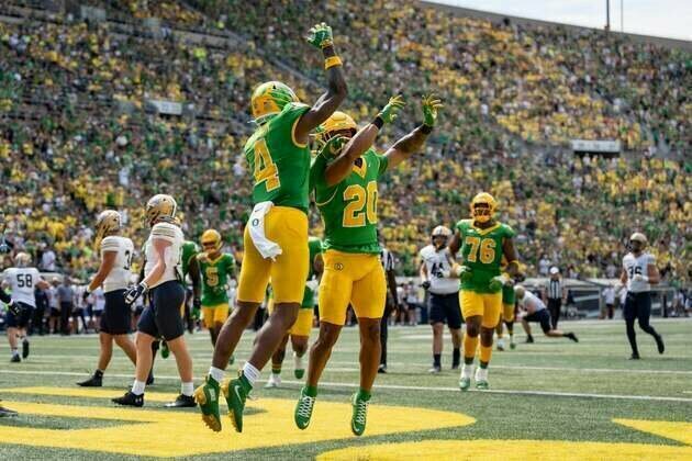Dante Moore throws for 3 TDs as No. 7 Oregon routs Montana State