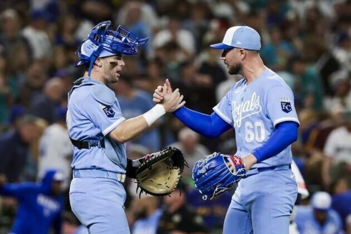 After late rally, Royals bid for rare road sweep of Mariners