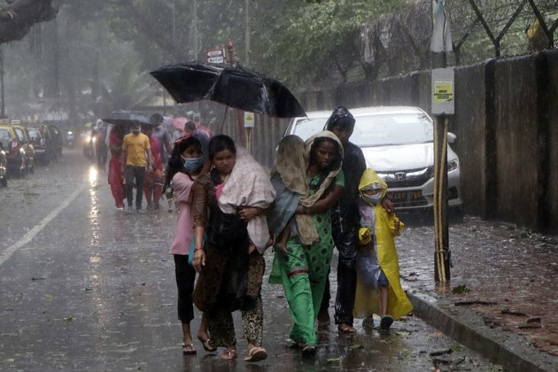 Mumbai Escapes Wrath of Cyclone That Pummeled India&#039;s West Coast