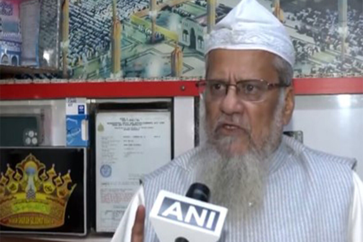 Raza Academy President calls mandatory Vande Mataram notification "illegal", "against religious freedom"