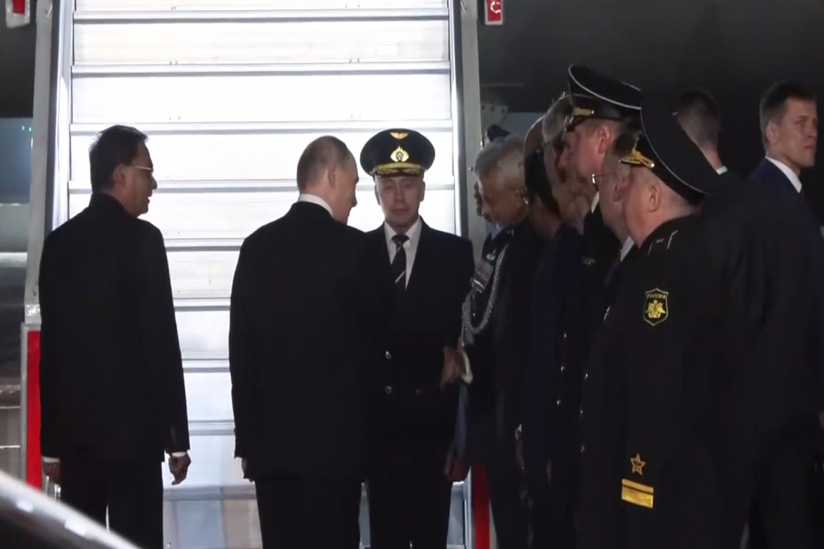 Putin departs for Russia after state visit, EAM sees him off