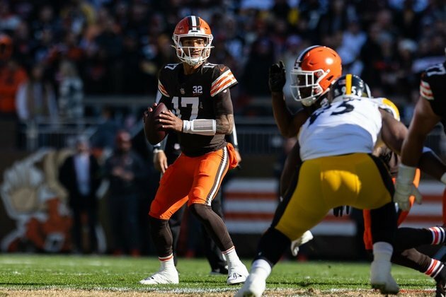 Thompson-Robinson does enough to get Browns past Steelers