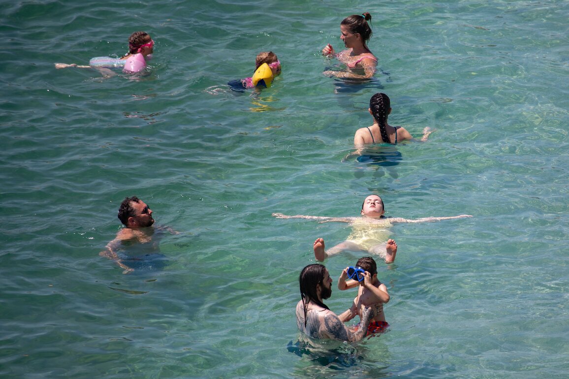 CROATIA-DUBROVNIK-TOURISTS-HEAT WAVE