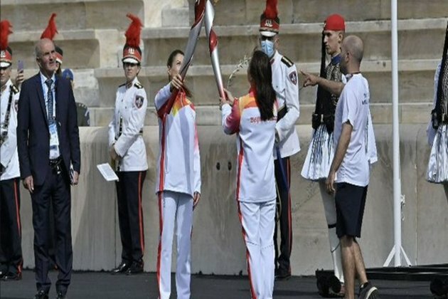 Winter Olympics flame on its way from Rome to Beijing