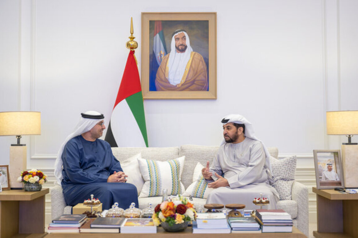 Hamdan bin Zayed receives delegation from Etihad Rail; reviews latest developments in freight, passenger rail projects