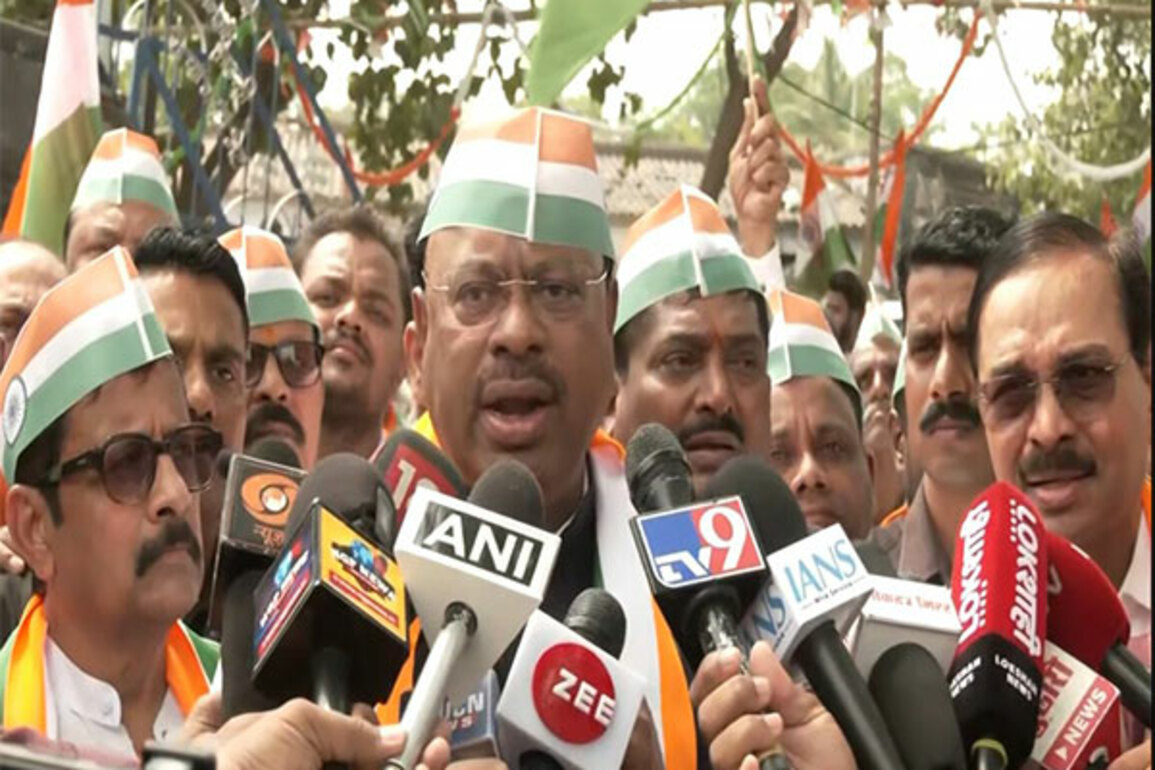 Maharashtra minister Chandrashekhar Bawankule leads 'Tiranga' rally in Nagpur