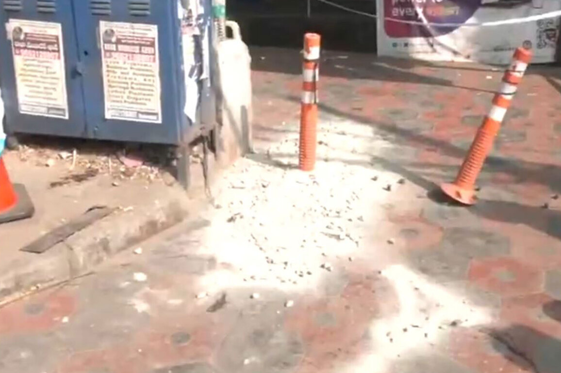 Two gunmen loot 6 Lakh after firing man at SBI ATM in Hyderabad's Koti
