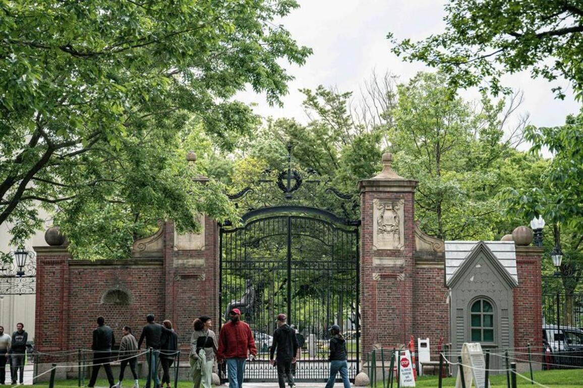 World Insights: American experts slam Washington's threat to revoke visas of Chinese students