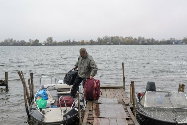 Snipers and Icy Water: Ukrainians Risk Dnipro River Crossings