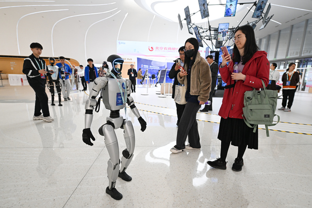 Xinhua Headlines: China's GDP expands 5.3 pct year on year in H1 amid challenges
