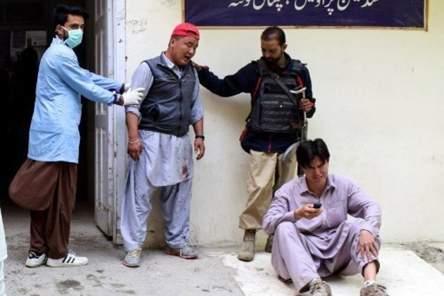 Bomb kills 16, wounds 30 in Pakistan - officials