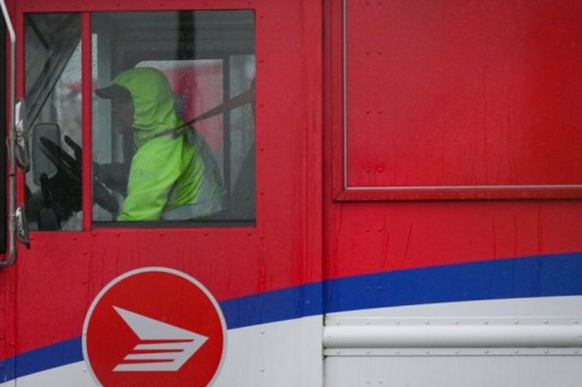 Canada Post workers issue strike notice for May 23