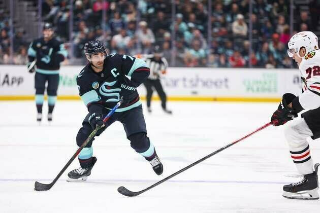 Jordan Eberle, Matty Beniers lead Kraken over Blackhawks