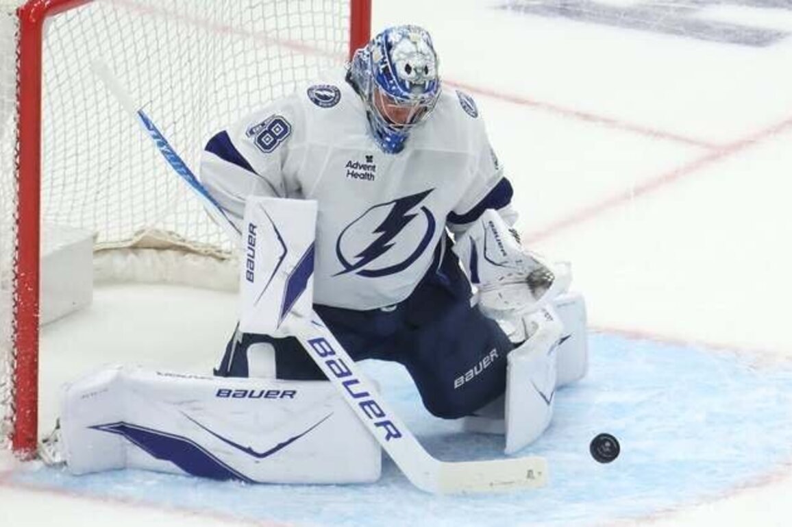 Lightning go for franchise-record win streak against banged-up Blues