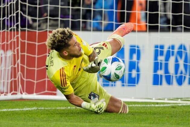 Inter Miami sign 2025 MLS Goalkeeper of Year Dayne St. Clair