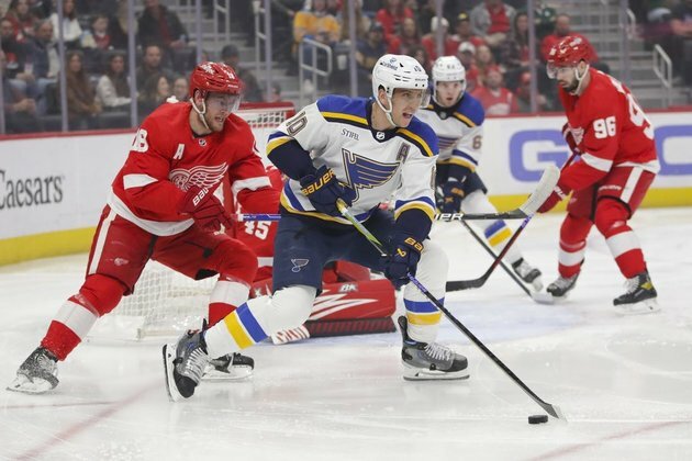 Blues escape early hole, race past Red Wings