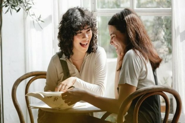 Study: Everyday well-being improved by good interaction with a friend