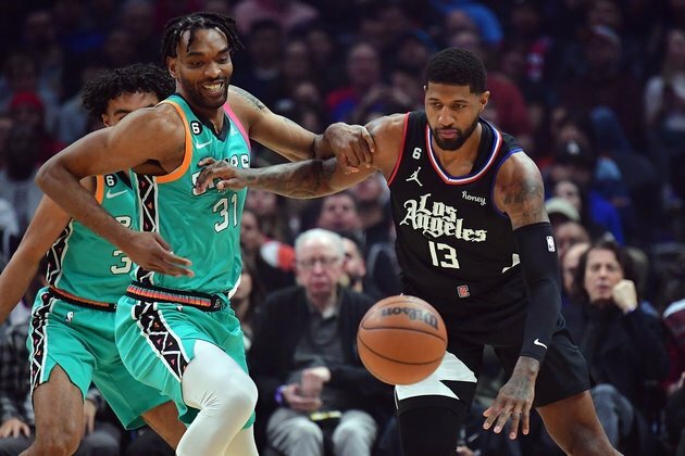 Clippers cut down Spurs for season sweep