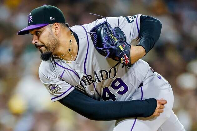 Reports: Rockies deal RHP Antonio Senzatela to Brewers, RHP Victor Vodnik to Marlins